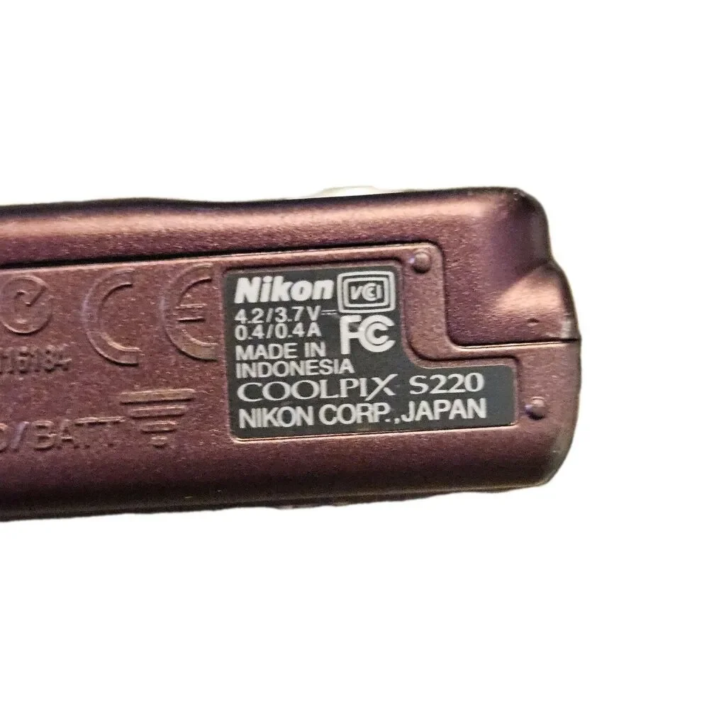Nikon COOLPIX S220 Pink Digital Camera with Accessories